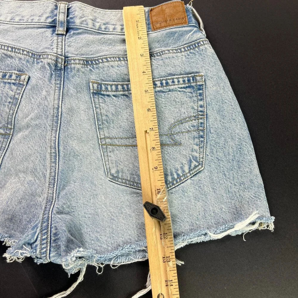 American Eagle Short Women 28* Mom Hi Rise Light Blue Faded Cut Off Jorts Tag 6R